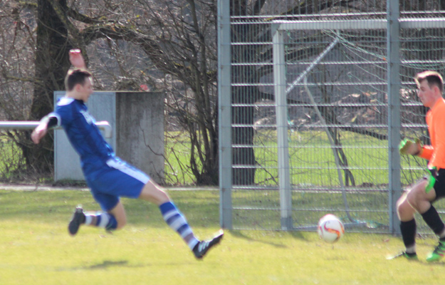 Oliver Kaiser verfehlt hier nur knapp das Tor
