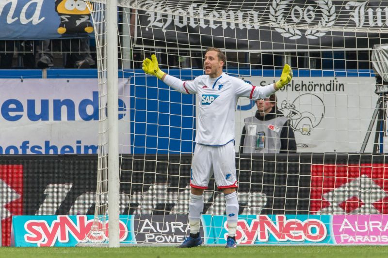 Vielsagende Geste: Der TSG-Keeper gibt lautstarke Kommandos an seine Mitspieler