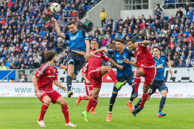 Szalai steigt am höchsten und trifft zum 2:2-Ausgleich gegen Ingolstadt