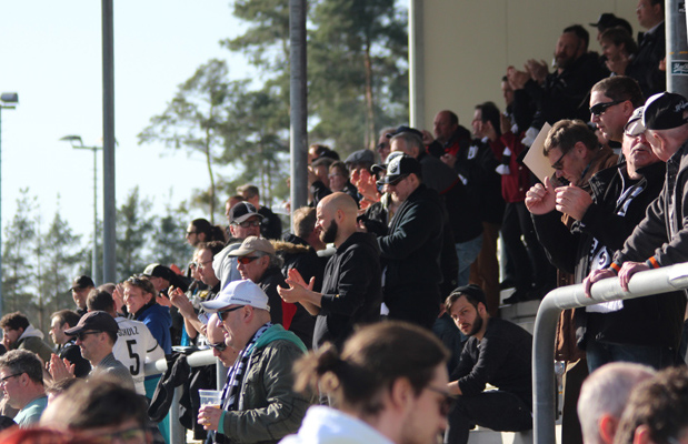 Enttäuschte Blicke der SVS-Fans nach den zuletzt sieglosen Heimauftritten.