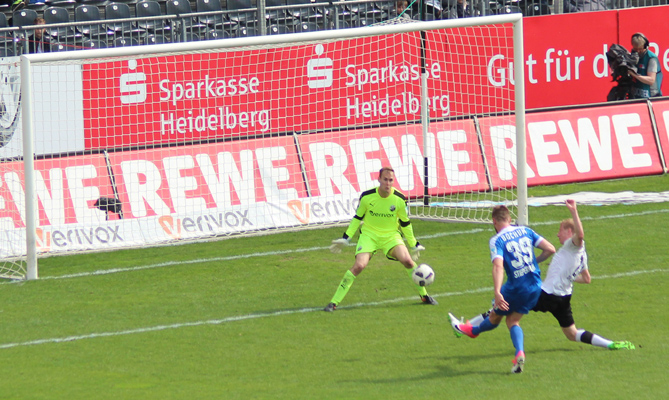 Bochumer Großchance durch Marco Stiepermann in der Schlussphase