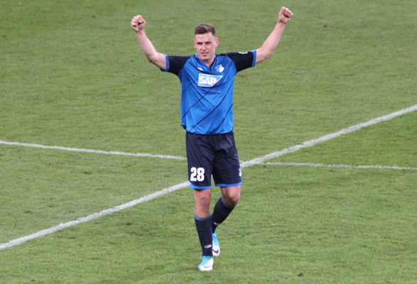 Siegespose bei Stürmer Adam Szalai