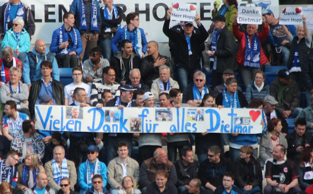 Vielsagende Dankesworte in Richtung Dietmar Hopp vom 1899-Fanclub Fußballfreunde Blau-Weiss