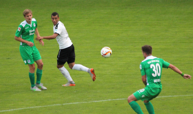 Andrew Wooten (Mitte) wurde zuletzt schmerzlich im SVS-Sturmzentrum vermisst