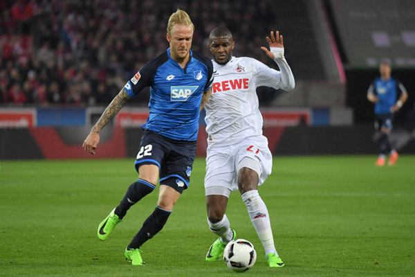 Interessantes Duell zwischen Hoffenheims Kevin Vogt (li.) und Kölns Anthony Modeste