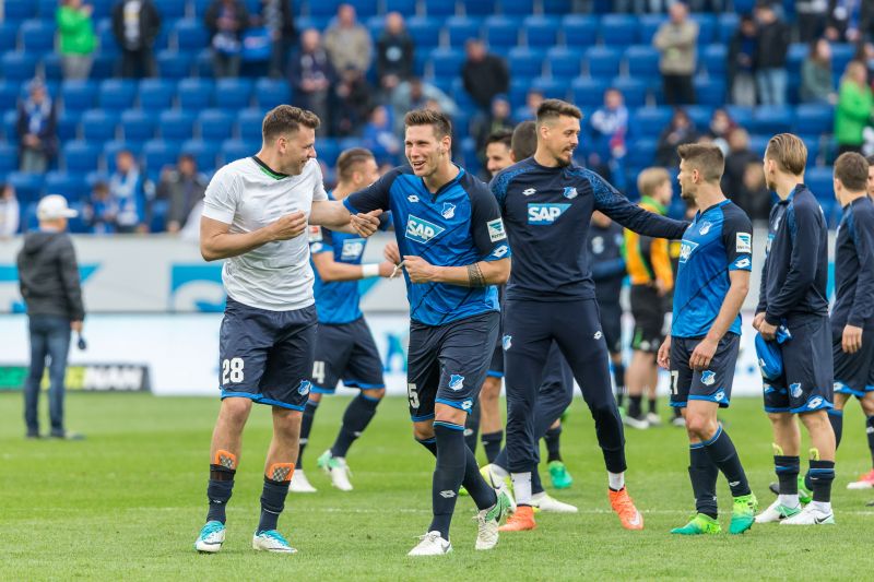 Hoffenheimer Siegerjubel vor der Fankurve