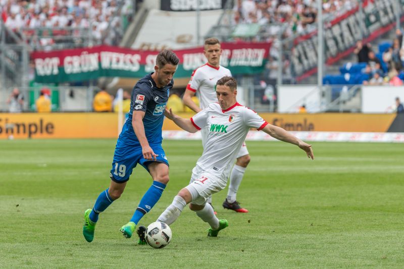 Mark Uth beim Dribbling