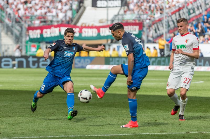 Nadiem Amiri (re.) und Pirmin Schwegler in Aktion