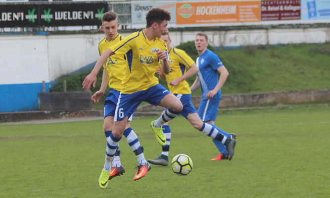 Zwei wichtige Säulen im Mittelfeld: Matteo Francesca (vorne) und Dennis Bauer (li.)
