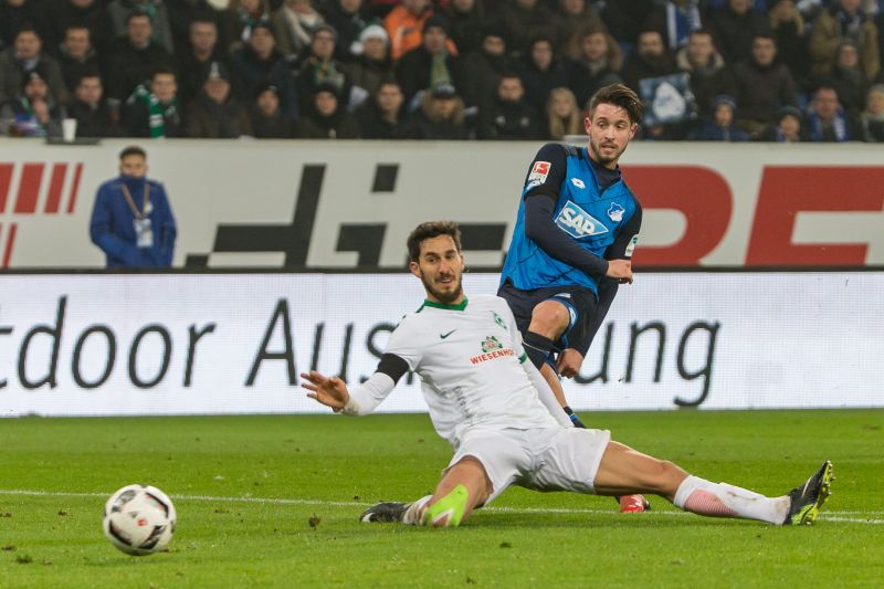 Mark Uth beim Torschuss gegen Bremen