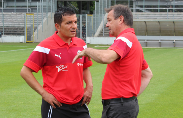 Otmar Schork (re.) und Kenan Kocak bastelt nach dem Klassenerhalt nun intensiv am neuen Spielerkader