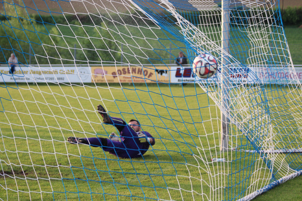 Sicher verwandelter Strafstoss von ...