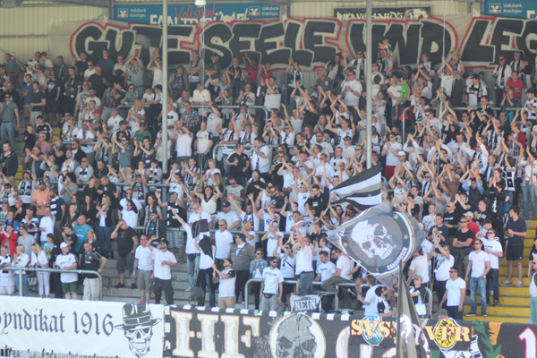 SVS-Fans feiern ihr Team