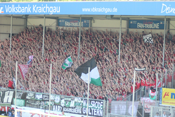 Stimmungsvoller Gästeblock