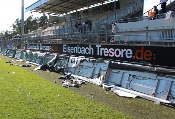 Reichlich Schaden an den Werbeflächen