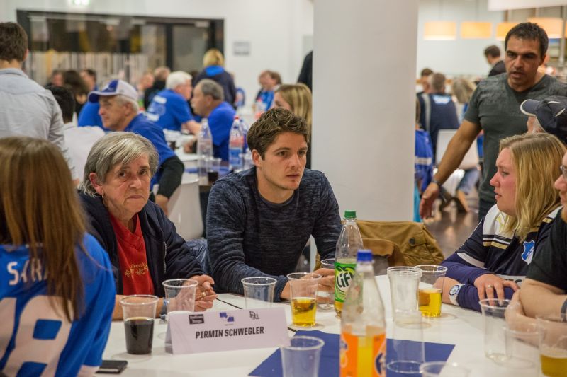 Schwegler bei einem Fantreffen