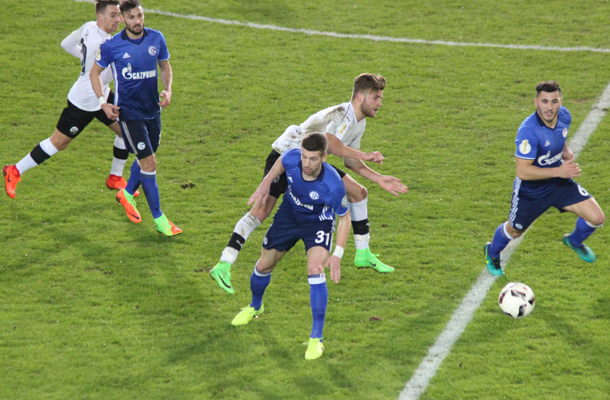 Der Saisonhöhepunkt im DFB-Pokal gegen Schalke 04 ging voll daneben