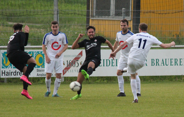 Nils Ohlhauser (Nr. 11) erzielt kurz vor der Pause den 1:1 Ausgleich