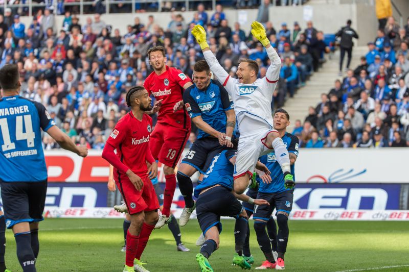 Dichtes Gedränge vor dem Hoffenheimer Tor