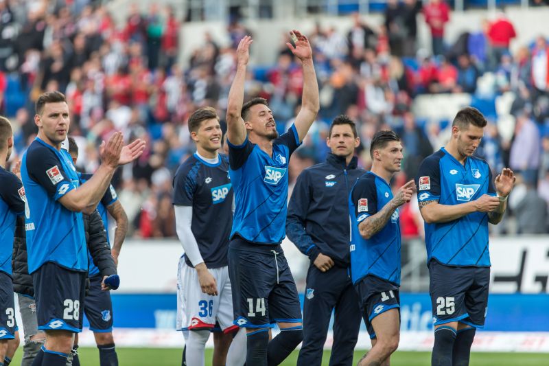 Sandro Wagner (4. v. r.) wünscht sich die Champions League-Teilnahme