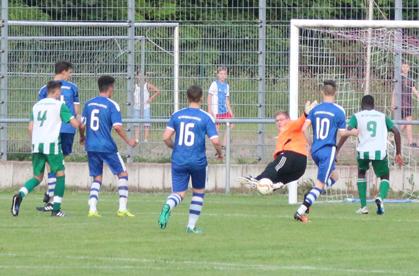 Lucas Diekmann bewahrt sein Team vor dem Ausgleich kurz vor Spielende