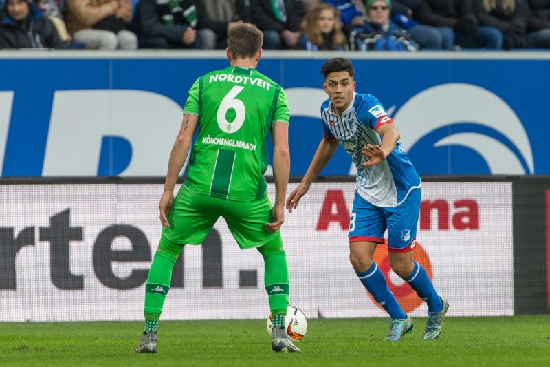 Im Duell ´Eins gegen Eins`: Håvard Nordtveit (li.) gegen Hoffenheims Nadiem Amiri