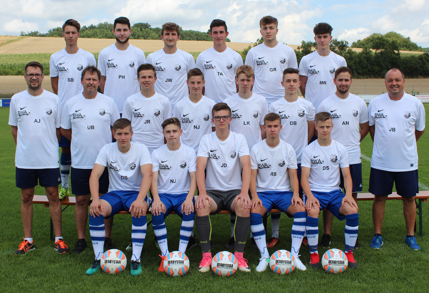 Mannschaftsfoto mit den WarmUp-Shirts gesponsert von bwa-sport.de