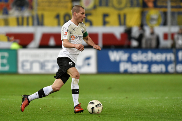Stefan Kulovits bleibt Kapitän beim Zweitligisten SV Sandhausen