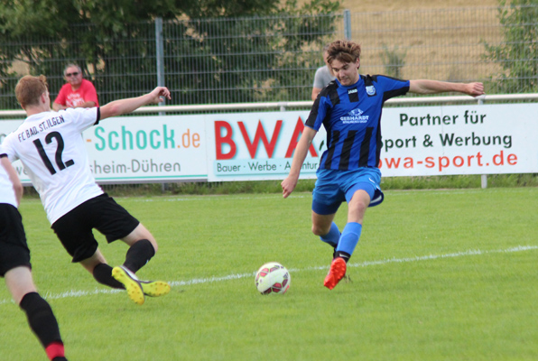 Rohrbach versucht es aus der Distanz