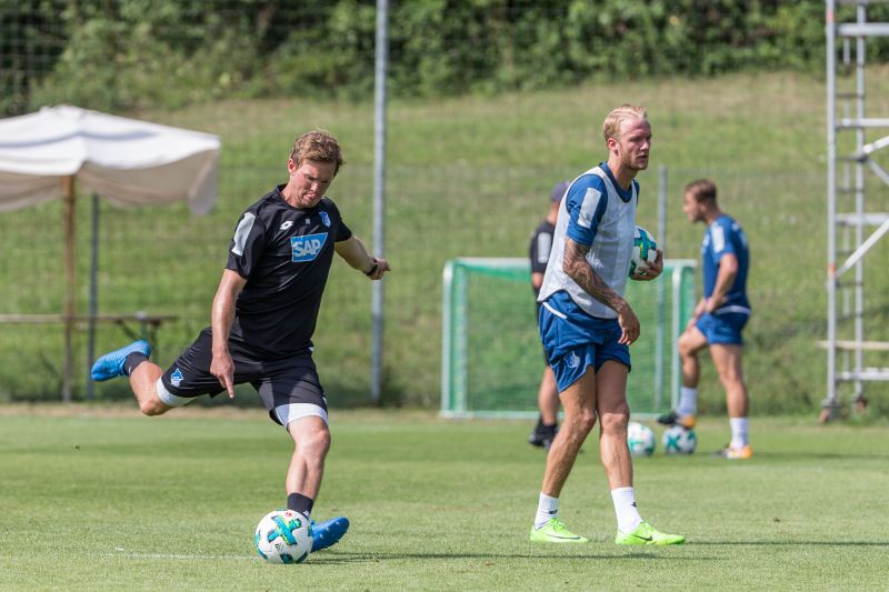 Trainer Julian Nagelsmann nimmt Maß. Der Ehrgeiz ist dabei deutlich erkennbar.