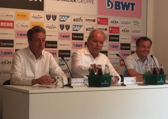 Die Präsentation des neuen Sandhäuser Geschäftsführers Volker Piegsa (Mitte) bei der heutigen Pressekonferenz