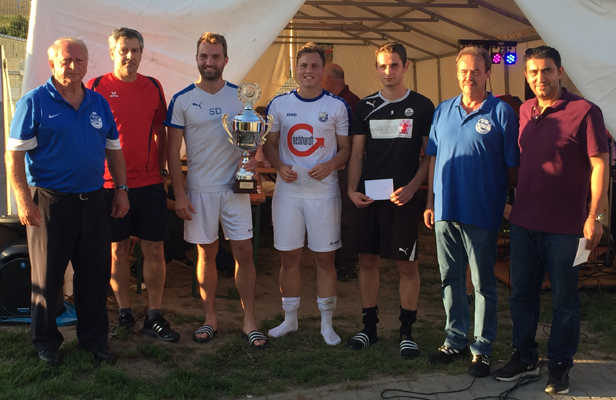 Siegerehrung mit den vier bestplatzierten Mannschaften