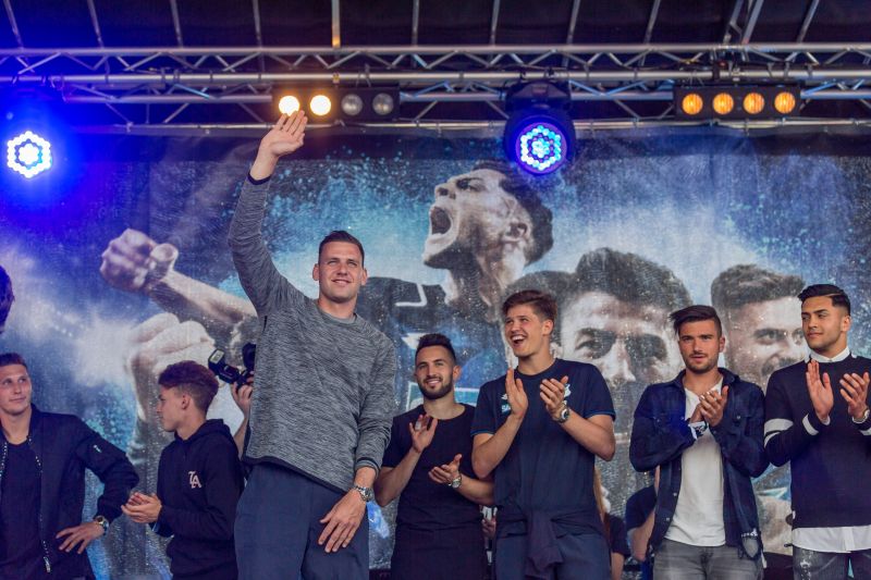 Szalai feiert mit den Fans beim Saisonabschluss