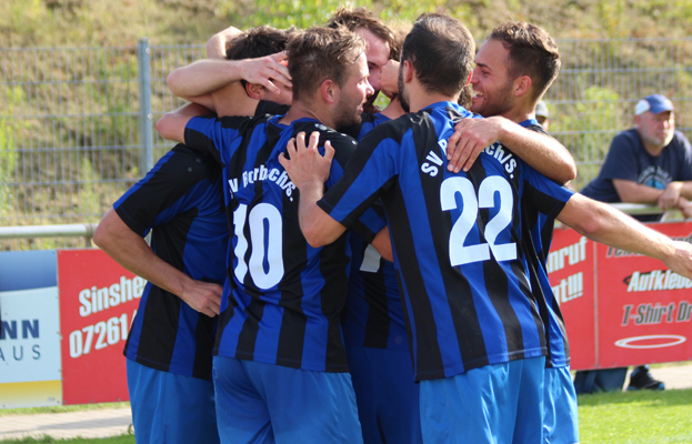 Großer Jubel bei den rohrbacher Spielern nach dem 2:0 von Simon Dowalil (Bildmitte)