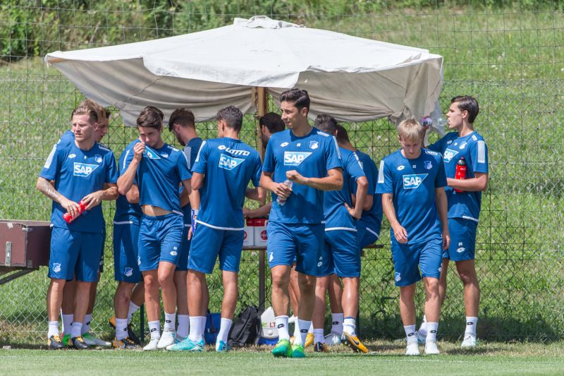Trainingsauftakt bei heißen Temperaturen