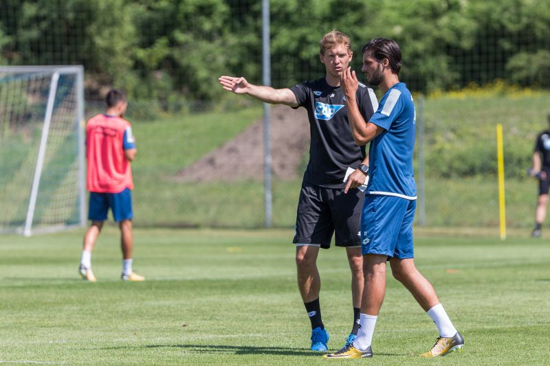 Florian Grillitsch, hier im Gespräch mit Trainer Julian Nagelsmann, könnte in die Rudy-Rolle im Hoffenheimer Mittelfeld einnehmen