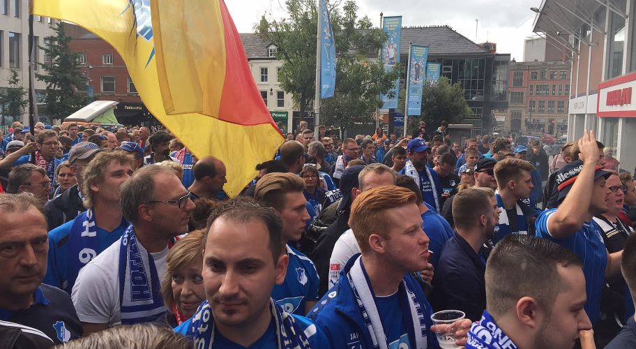 Lob gab es für die 2.500 TSG-Fans in Liverpool