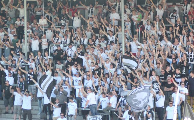 Die SVS-Fans wollen alles geben, damit ihr Team gegen Düsseldorf den zweiten Heimsieg landet