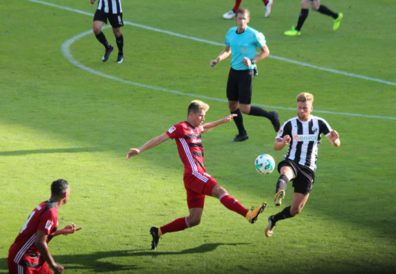 Wer ist eher am Ball?