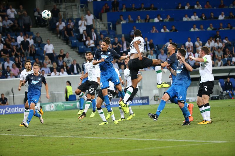 TSG-Verteidiger Hübner scheitert kurz vor Ende knapp mit diesem Kopfball