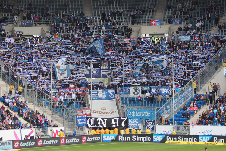 Unter der Gürtellinie waren böse Schmährufe aus dem Gästeblock in Richtung Dietmar Hopp