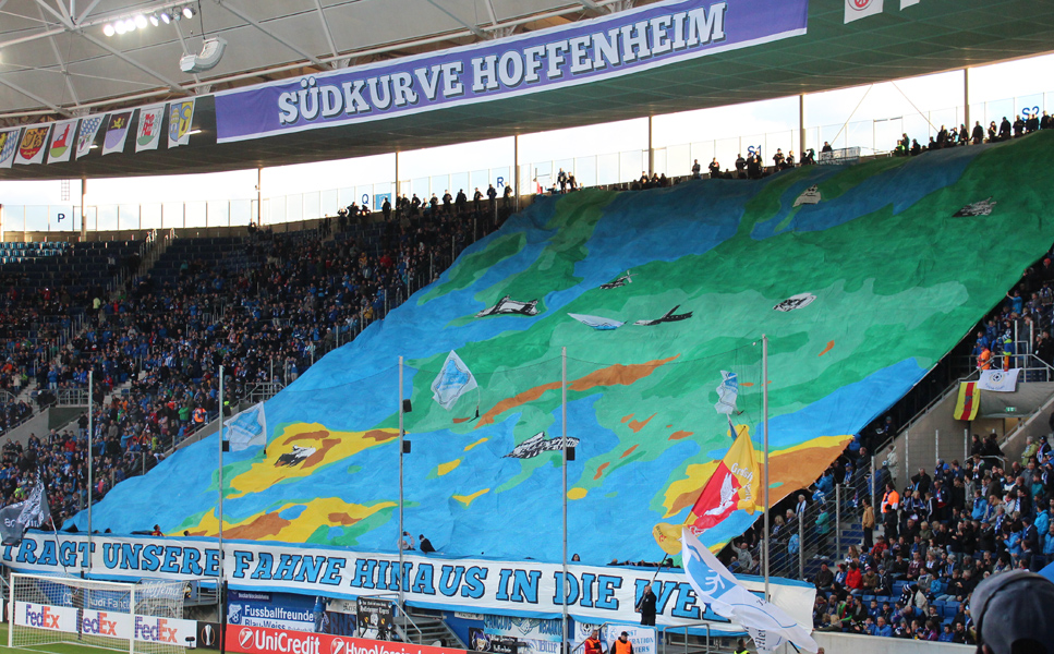 Einfallsreiche Choreographie der TSG-Fans in der Südkurve