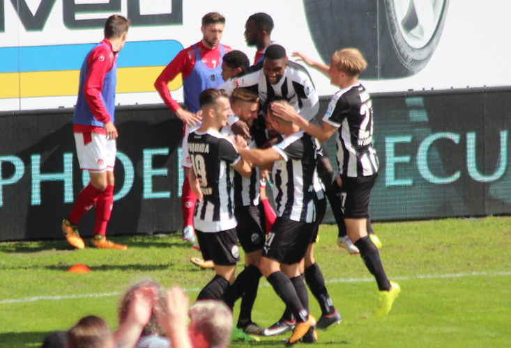 Sandhausen feiert Torschütze Lucas höler