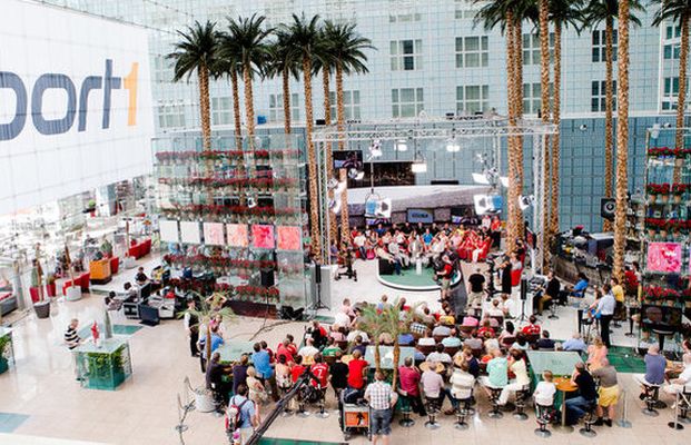 Blick auf die Besucherplätze