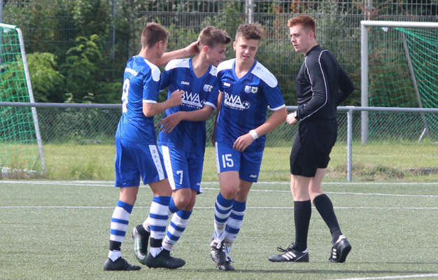 Die SG-Spieler freuen sich über den Anschlusstreffer