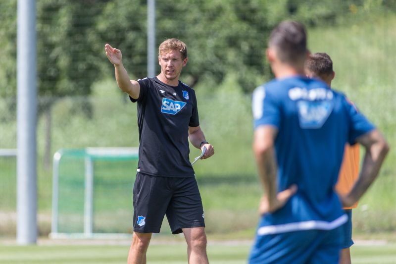 Nagelsmann gibt taktische Anweisungen