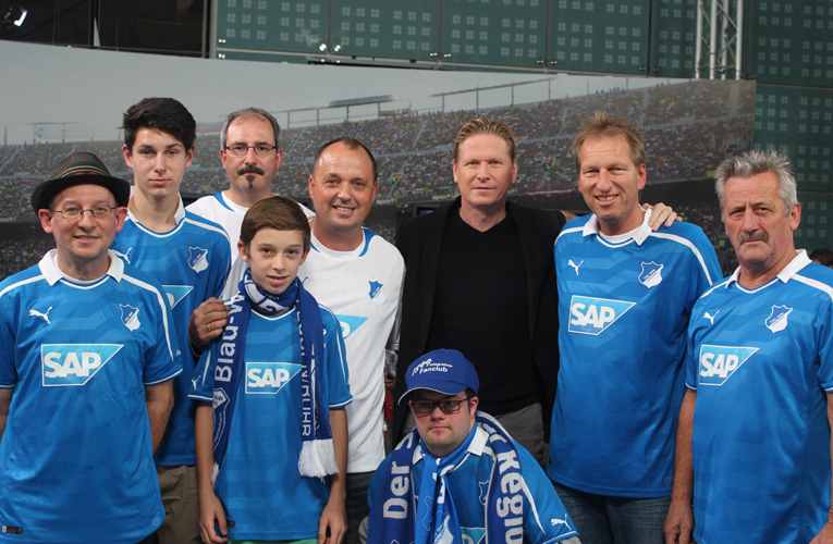 Einige Hoffe-Fans begleiteten Ex-TSG-Trainer Markus Gisdol zum Doppelpass im Jahr 2013