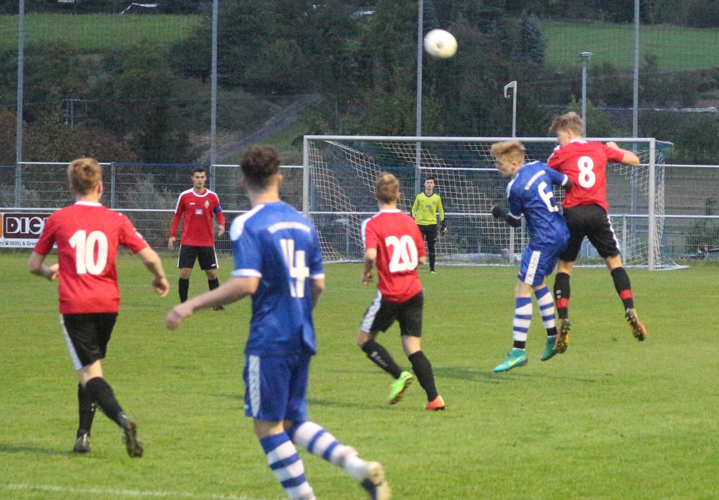 Viele Zweikämpfe prägten ein unterhaltsames Pokalspiel