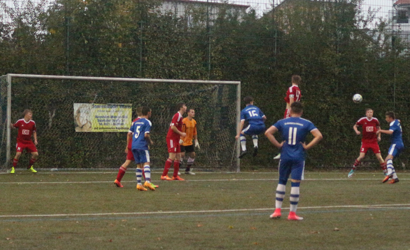 Joscha Rupp köpft zum 1:4 Ehrentreffer