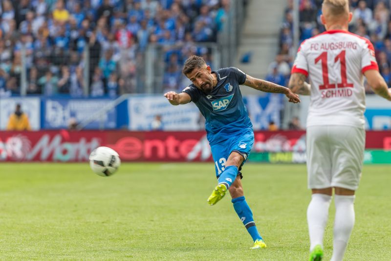 Kerem Demirbay versucht es mit einem Distanzschuß